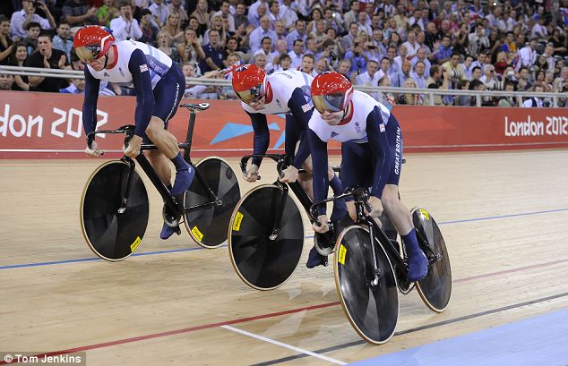 You all know the story by now, Phil Hindes didn’t like his start in the team sprint so he deliberately fell off to get a restart. The rule exists so that if you fall off or pull your foot out you get a second shot, it’s like the second serve in tennis.